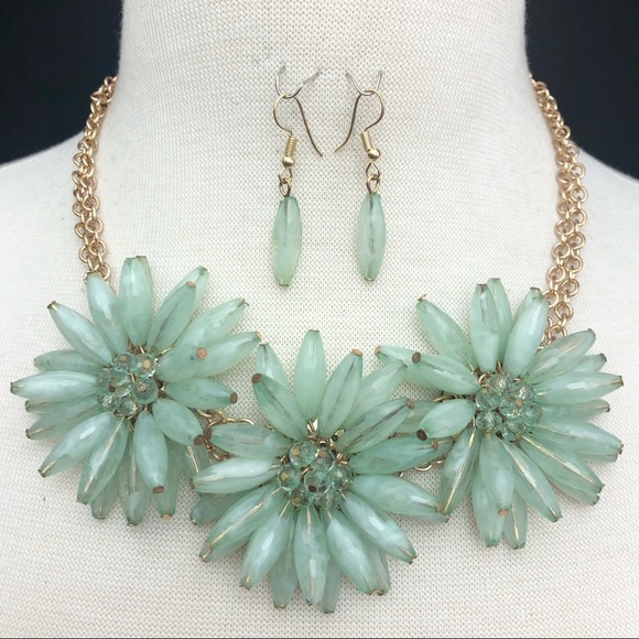Mint Green Bead 3 Flower Necklace Earrings Set - Picture 3 of 4